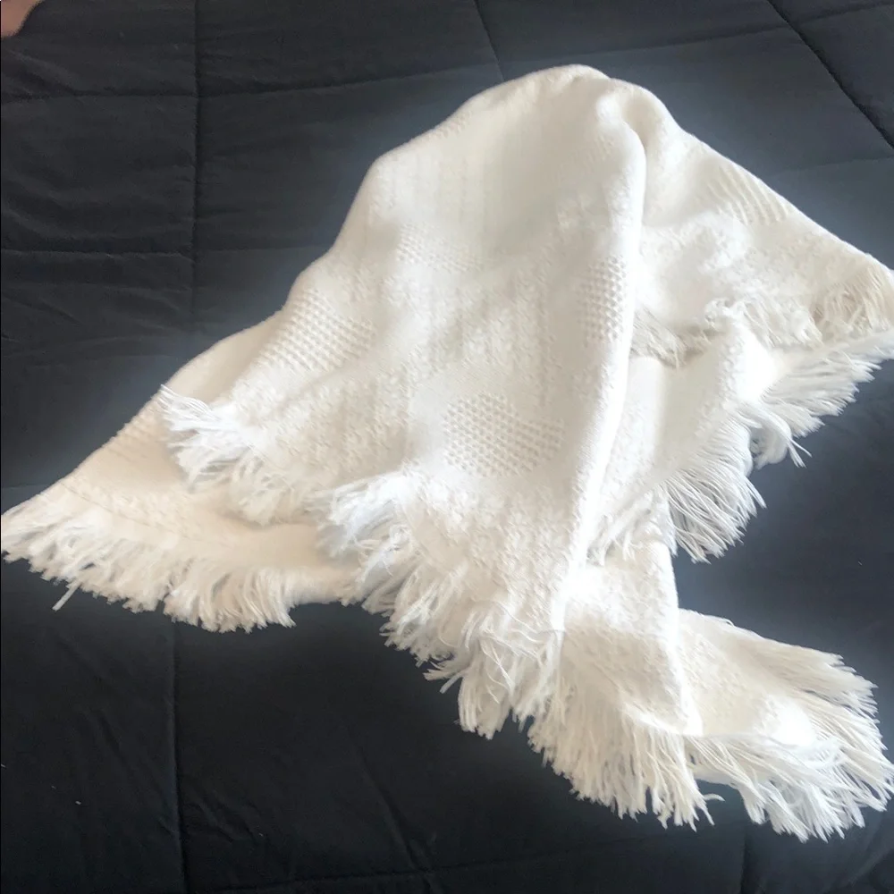 Elegant White Fringed Throw Blanket